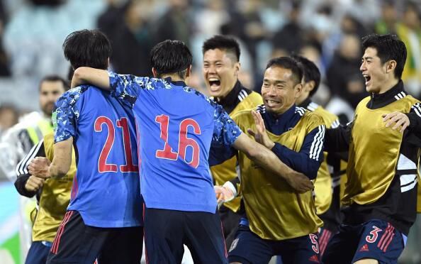 在野外被男人躁了一夜电影