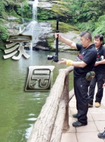 亲吻一个女人